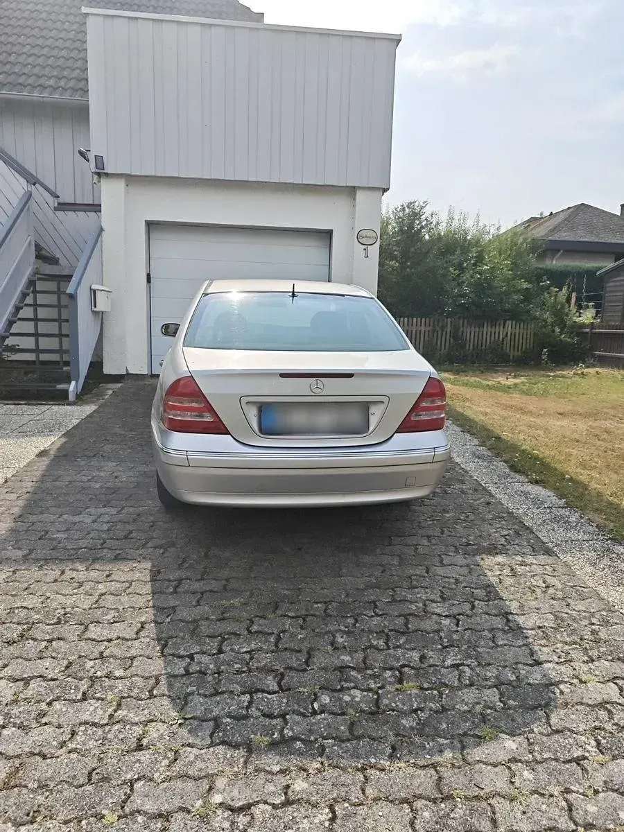 Gebraucht Mercedes C180 Elegance 129 PS (94 kW) 2001 Silber Limousine