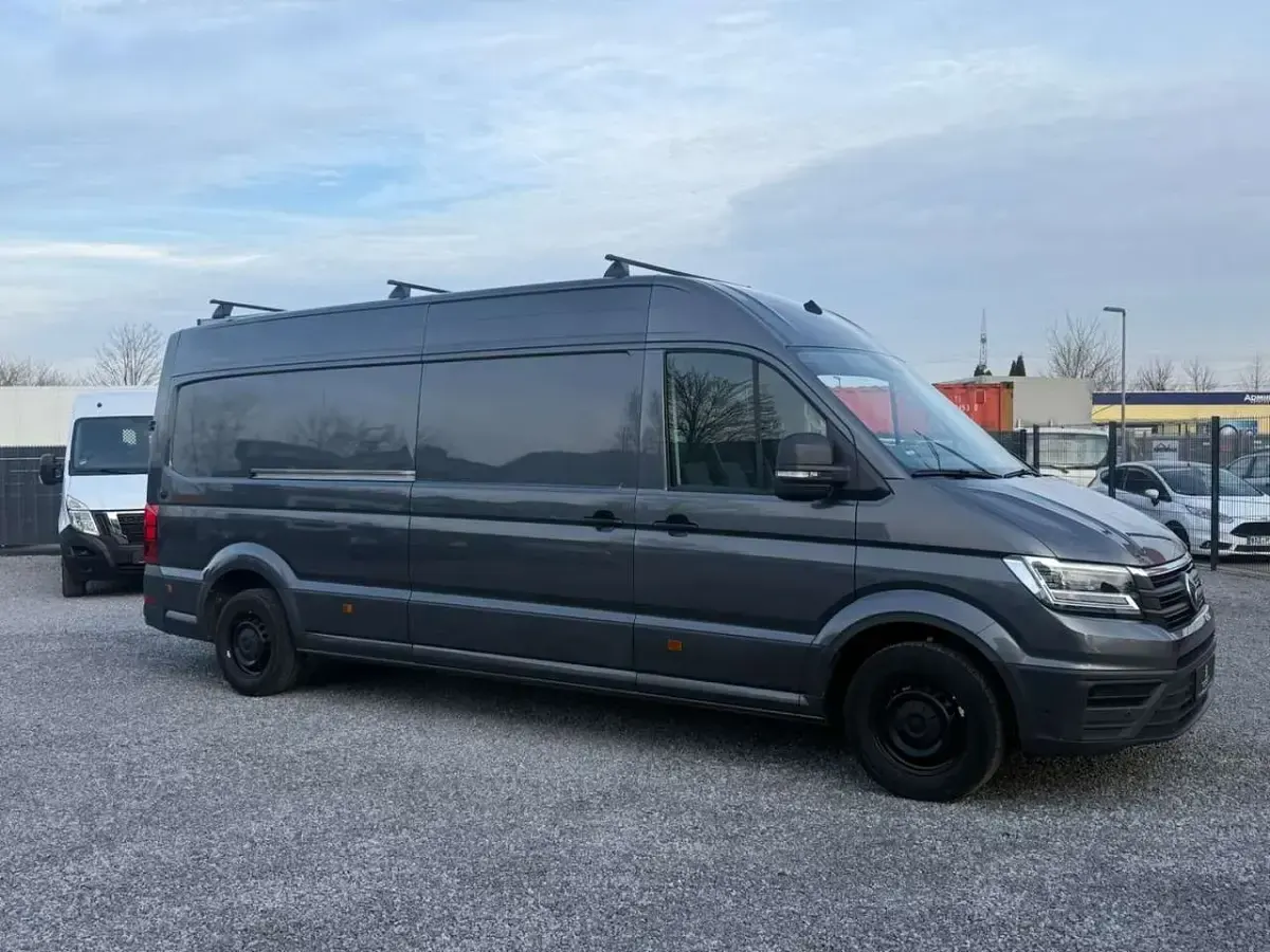 Gebraucht VW Crafter 177 PS (130 kW) 2023 Grau Van