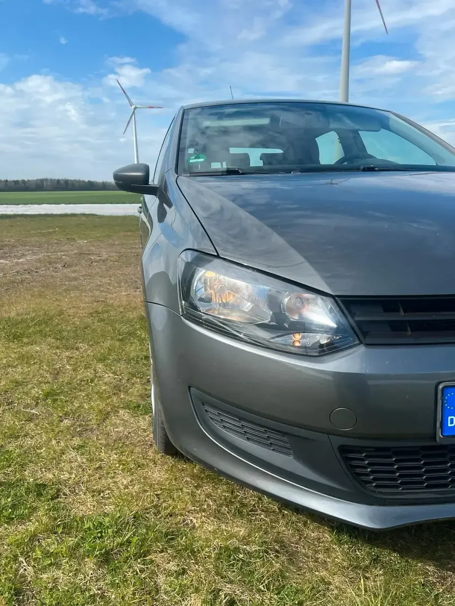 Gebraucht VW Polo 75 PS (55 kW) 2013 Grau Kleinwagen