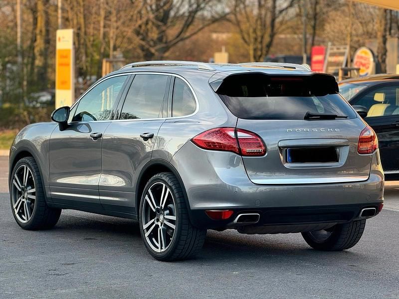 Grau Gebraucht 2012 Porsche Cayenne SUV | 16.499 € (Guter Preis) - Bild 1/4