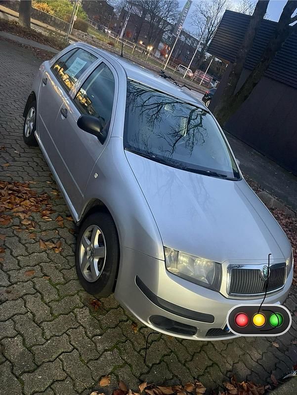 Silber Gebraucht 2007 Skoda Fabia Kleinwagen | 2.295 € (Fairer Preis) - Bild 1/4