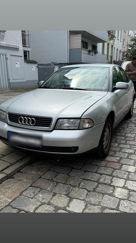 Silber Gebraucht 1998 Audi A4 Limousine | 1.399 € (Guter Preis) - Bild 1/4