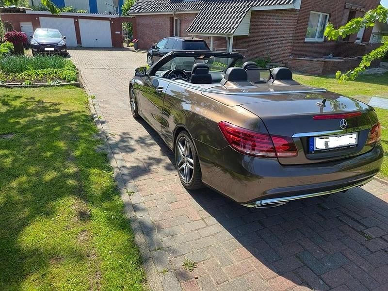 Braun Gebraucht 2014 Mercedes E220 AMG line Cabrio | 23.900 € - Bild 1/4