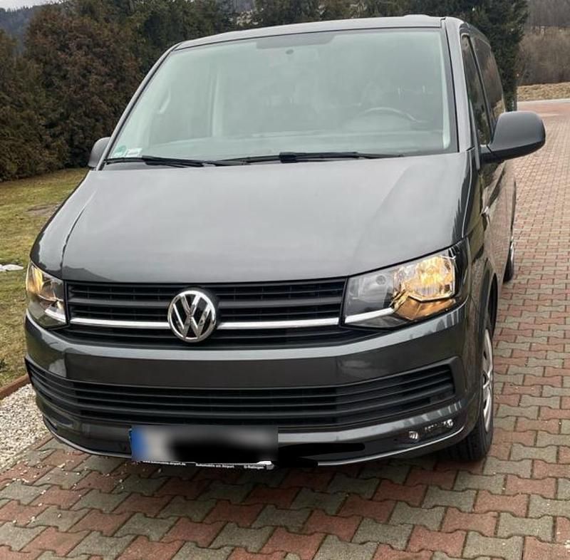 Grau Gebraucht 2017 VW Multivan Van / Kleinbus | 28.000 € (Etwas zu teuer) - Bild 1/4