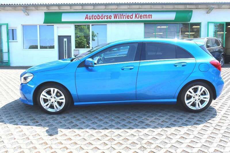 Panoramablaupearleffect Gebraucht 2016 Mercedes A200 Limousine | 17.250 € (Fairer Preis) - Bild 1/4