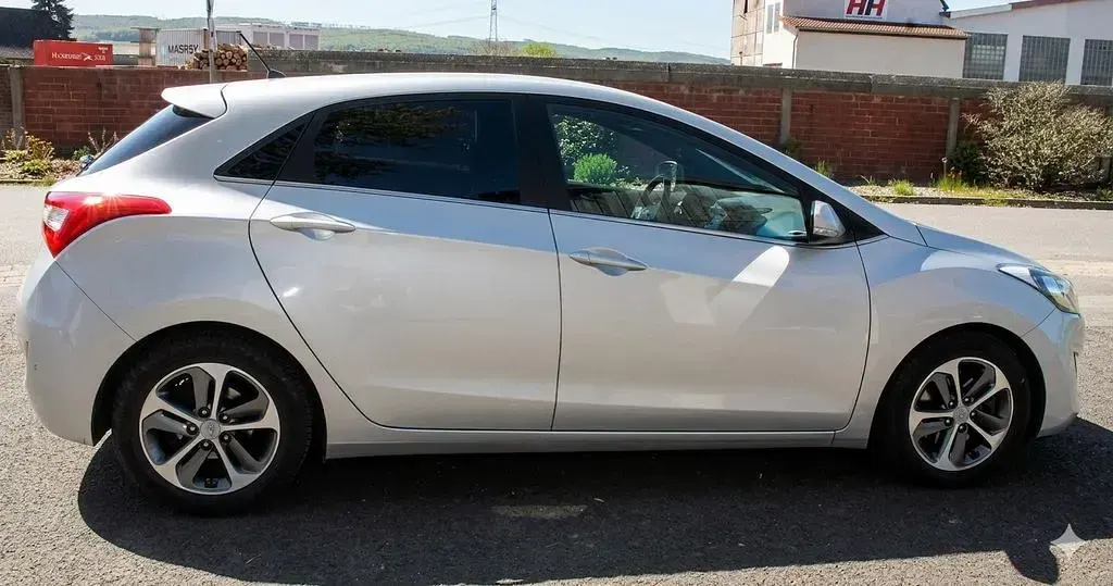 Gebraucht Hyundai i30 GO! 135 PS (99 kW) 2016 Silber Limousine