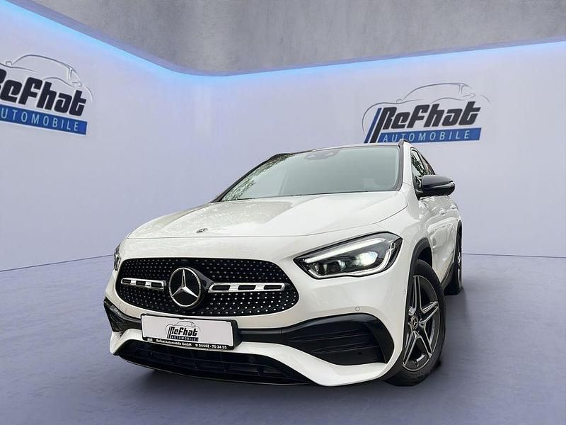 Weiß Gebraucht 2021 Mercedes GLA250 AMG SUV | 36.900 € (Fairer Preis) - Bild 1/4