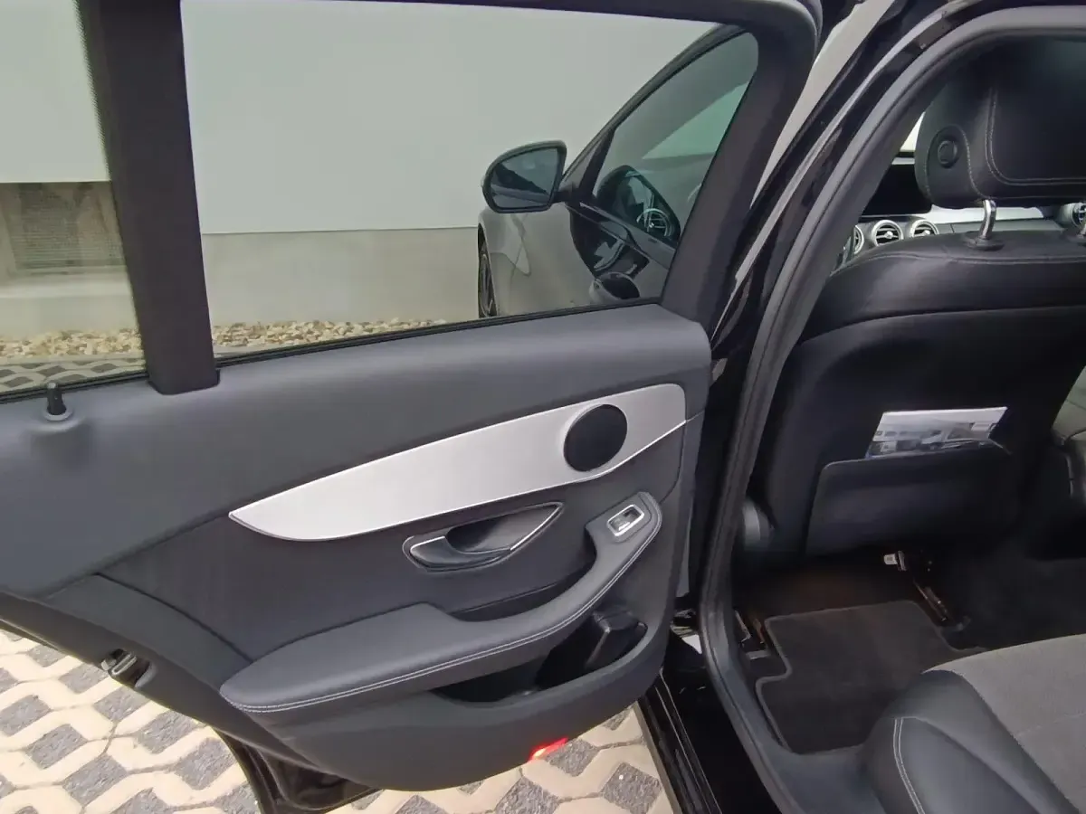 Gebraucht Mercedes GLC300 258 PS (189 kW) 2019 Schwarz SUV
