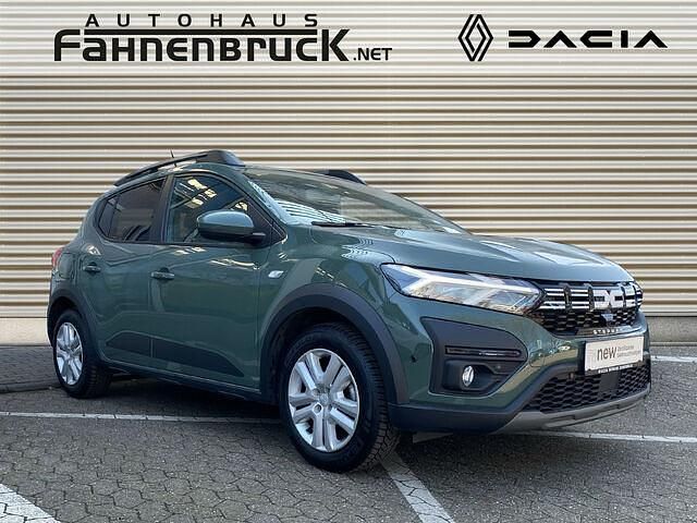 Używany Dacia Sandero Expression 101 KM (74 kW) 2023 Zielony Hatchback