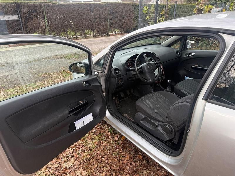 Gebraucht Opel Corsa 80 PS (58 kW) 2008 Silber Limousine