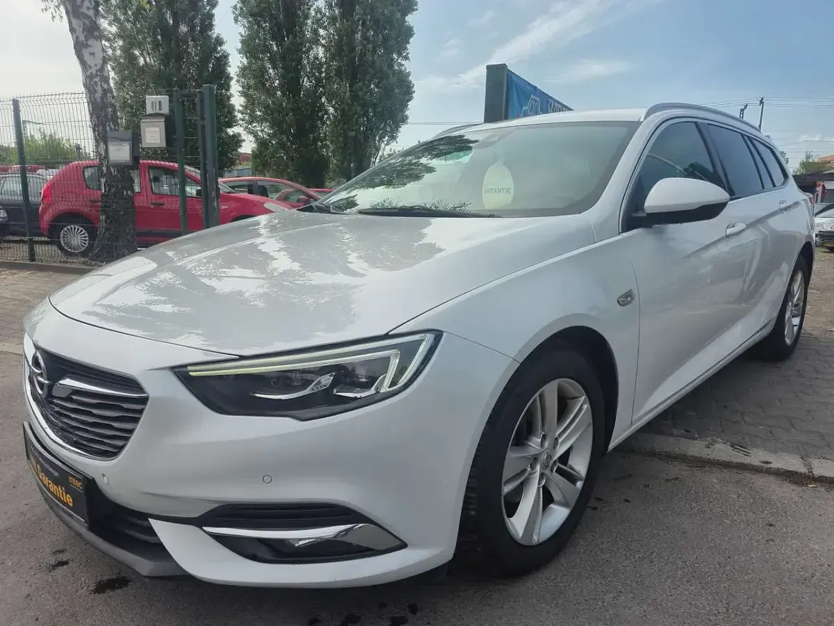 Gebraucht Opel Insignia Innovation 165 PS (121 kW) 2020 Abalone weiss (p3s) Kombi