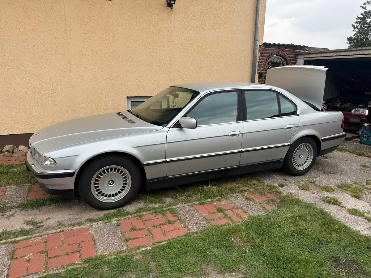 Gebraucht BMW 730 194 PS (142 kW) 2001 Silber Limousine