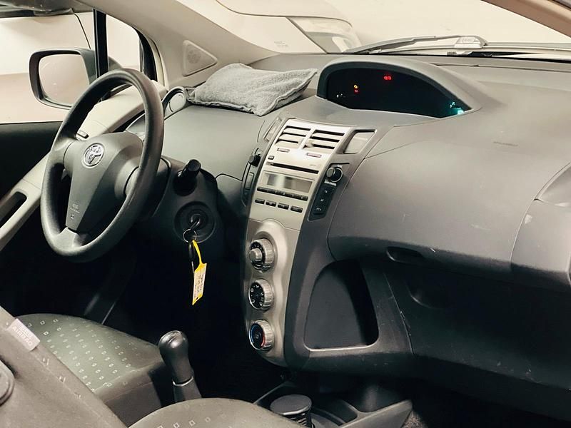 Gebraucht Toyota Yaris 87 PS (63 kW) 2007 Rot Kleinwagen