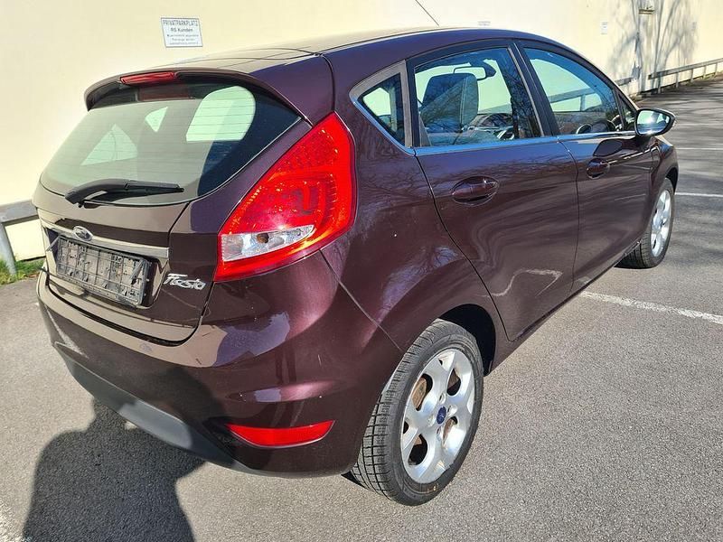 Gebraucht Ford Fiesta Titanium 97 PS (71 kW) 2009 Rot Kleinwagen