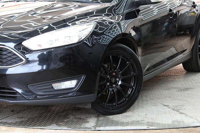 Gebraucht Ford Focus 120 PS (88 kW) 2015 Schwarz Kombi