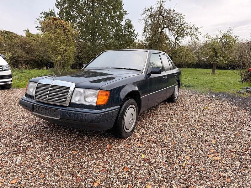 Blau Gebraucht 1985 Mercedes 200 Limousine | 5.600 € - Bild 1/4