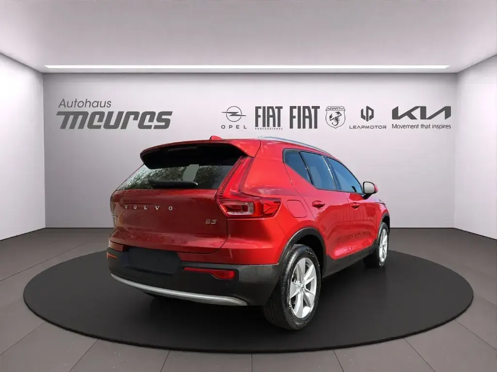 Gebraucht Volvo XC40 Core 163 PS (119 kW) 2024 Rot SUV