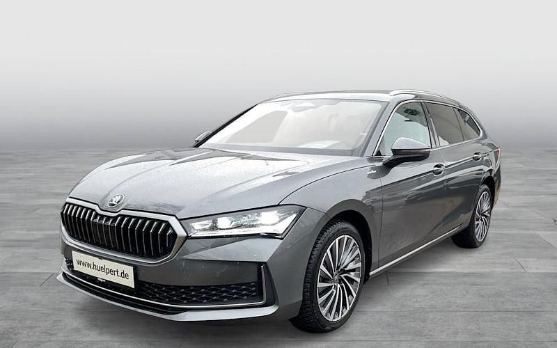 Gebraucht Skoda Superb LAURIN & KLEMENT 150 PS (110 kW) 2025 Grau Kombi