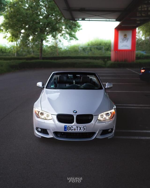 Silber Gebraucht 2010 BMW 335 Cabriolet Comfort Edition Cabrio | 25.000 € - Bild 1/4