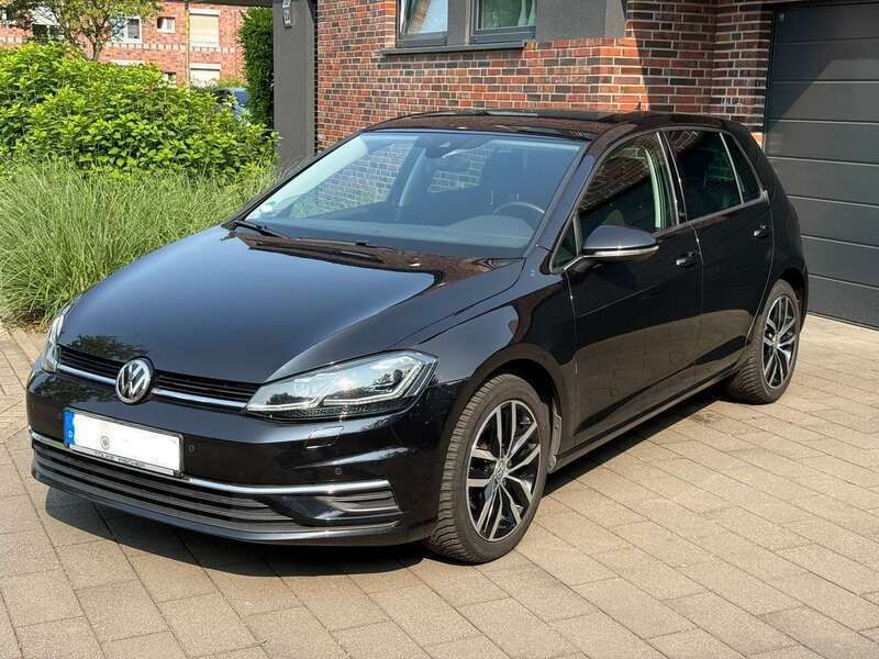 Schwarz Gebraucht 2017 VW Golf VII Limousine | 12.450 € (Guter Preis) - Bild 1/4
