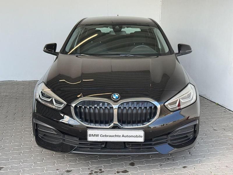 Schwarz Gebraucht 2022 BMW 118 Advantage Kleinwagen | 20.440 € (Fairer Preis) - Bild 1/4