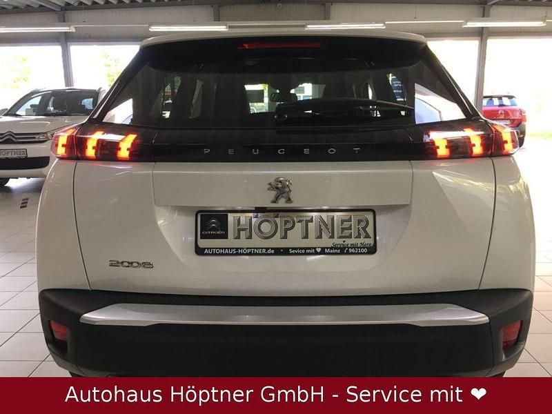 Gebraucht Peugeot 2008 Allure 131 PS (96 kW) 2021 Weiß metallic SUV