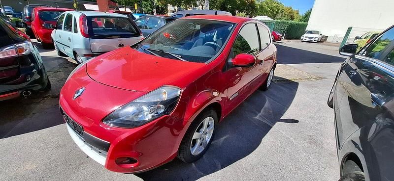 Rot Gebraucht 2010 Renault Clio III Dynamique Kleinwagen | 1.850 € (Superpreis) - Bild 1/4