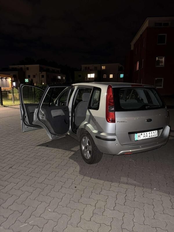 Grau Gebraucht 2003 Ford Fusion Kleinwagen | 750 € - Bild 1/4