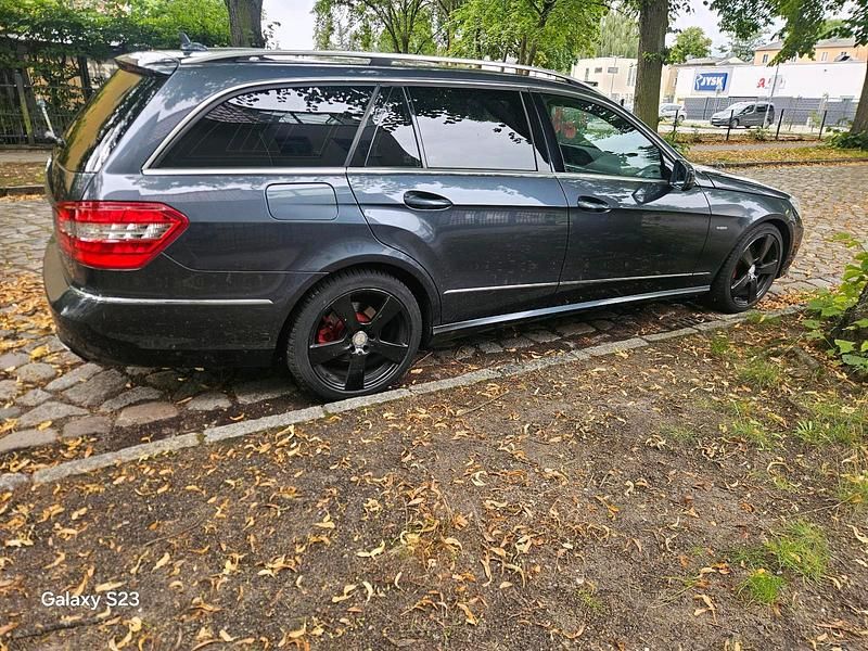 Gebraucht Mercedes E350 265 PS (194 kW) 2011 Grau Kombi
