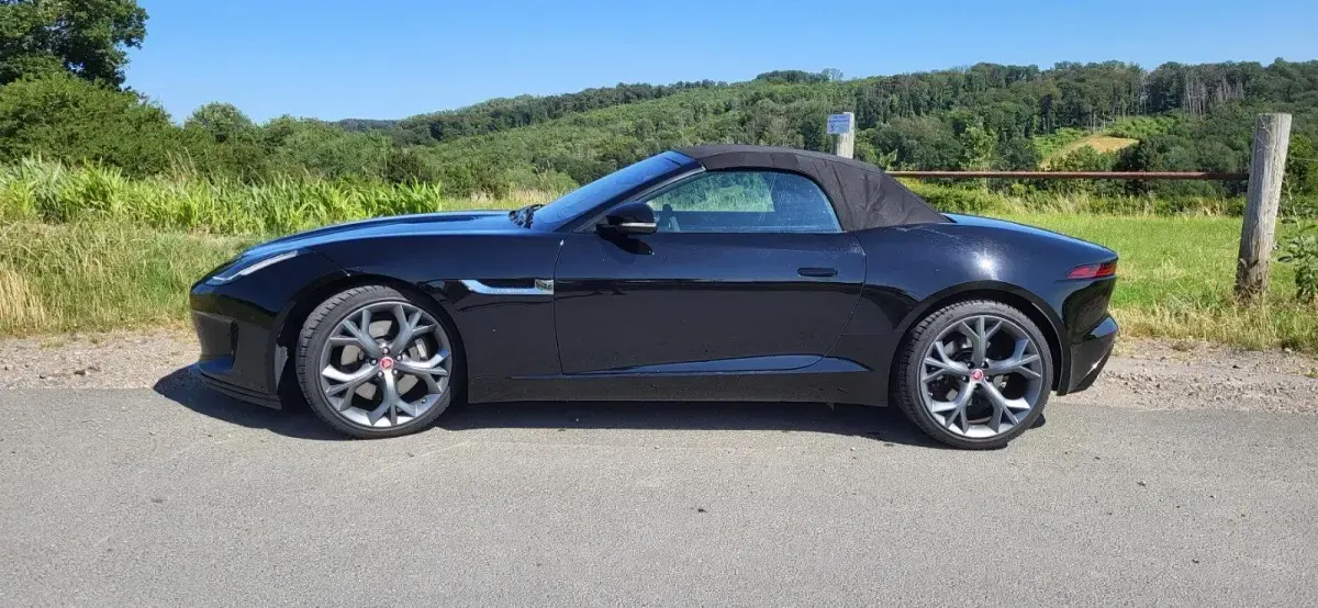 Używany Jaguar F-Type 300 KM (220 kW) 2018 Czarny Kabriolet