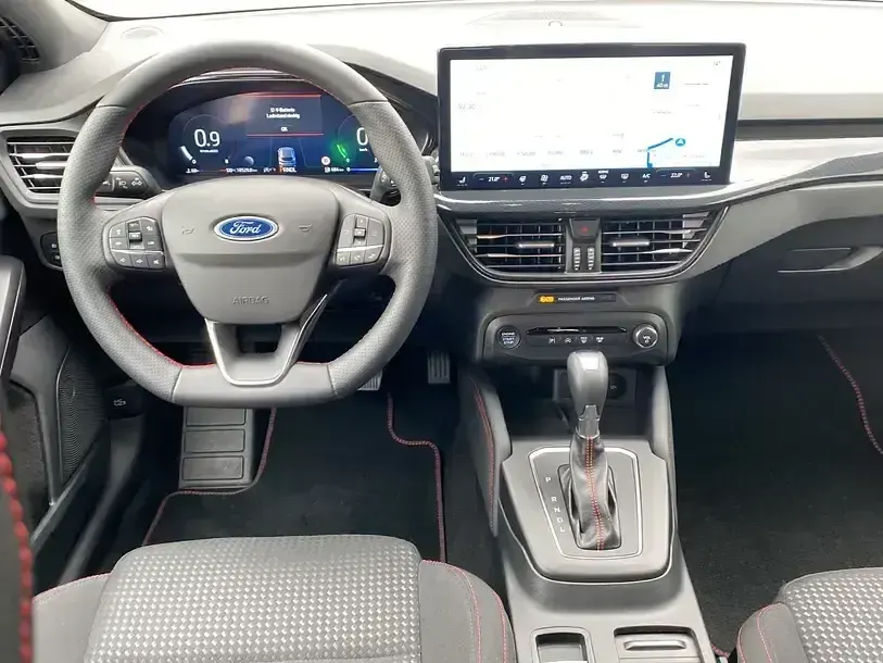 Gebraucht Ford Focus ST-Line X 155 PS (114 kW) 2024 Silber Limousine