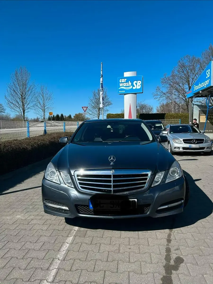 Gebraucht Mercedes E200 Avantgarde 136 PS (100 kW) 2012 Andere farben Limousine