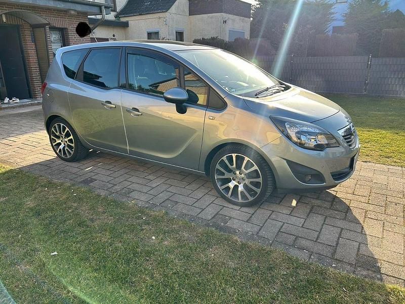 Gebraucht Opel Meriva Edition 140 PS (102 kW) 2012 Van / Kleinbus