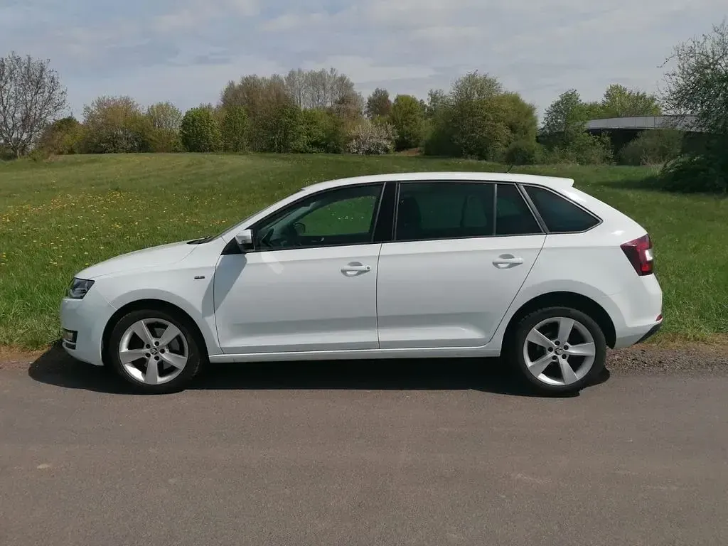 Gebraucht Skoda Rapid Clever 125 PS (91 kW) 2017 Weiß Kleinwagen