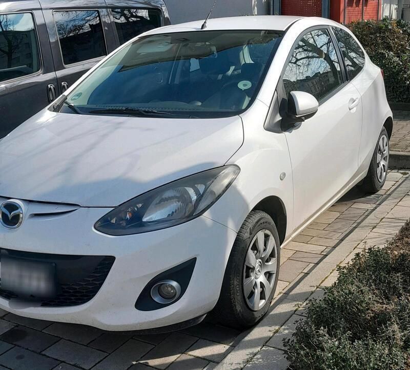 Weiß Gebraucht 2011 Mazda 2 Kleinwagen | 4.800 € (Etwas zu teuer) - Bild 1/4