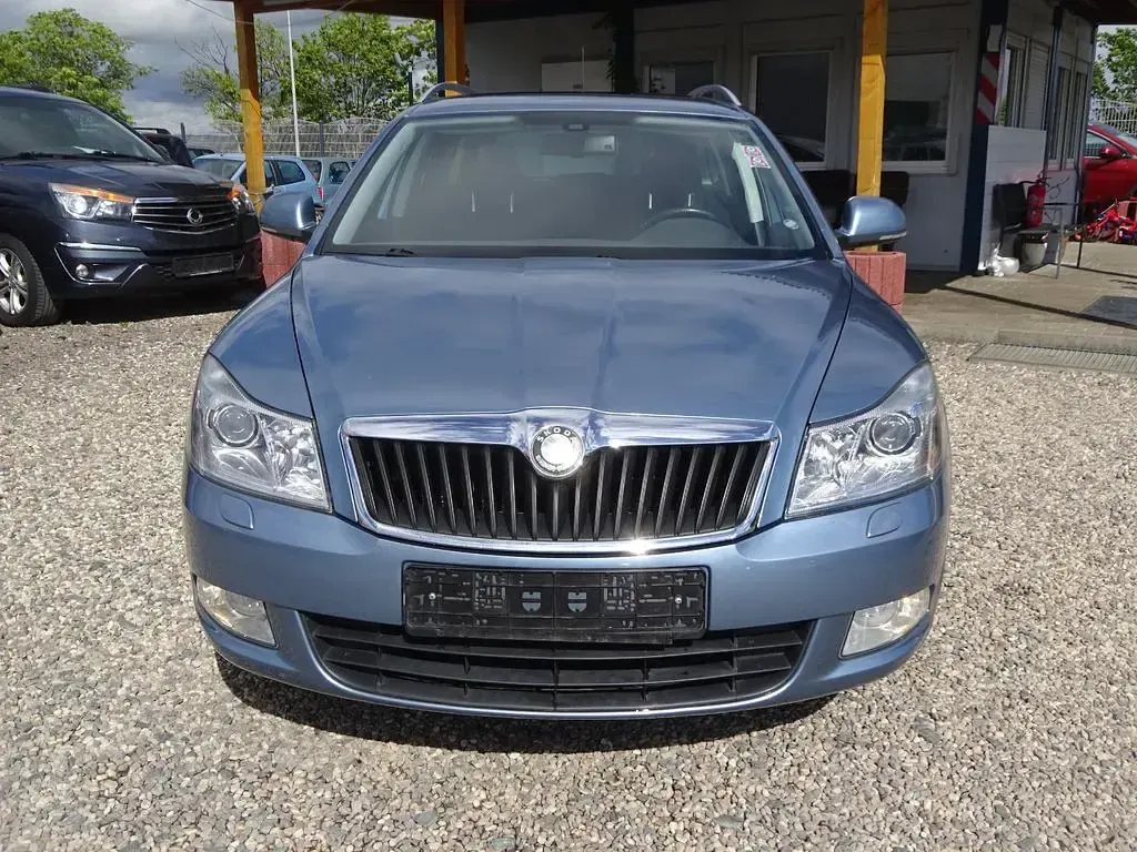 Gebraucht Skoda Octavia Elegance 160 PS (117 kW) 2010 Grau Kombi