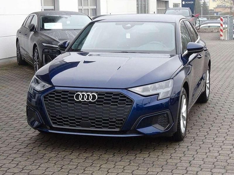 Gebraucht Audi A3 Basis 150 PS (110 kW) 2024 Blau Limousine