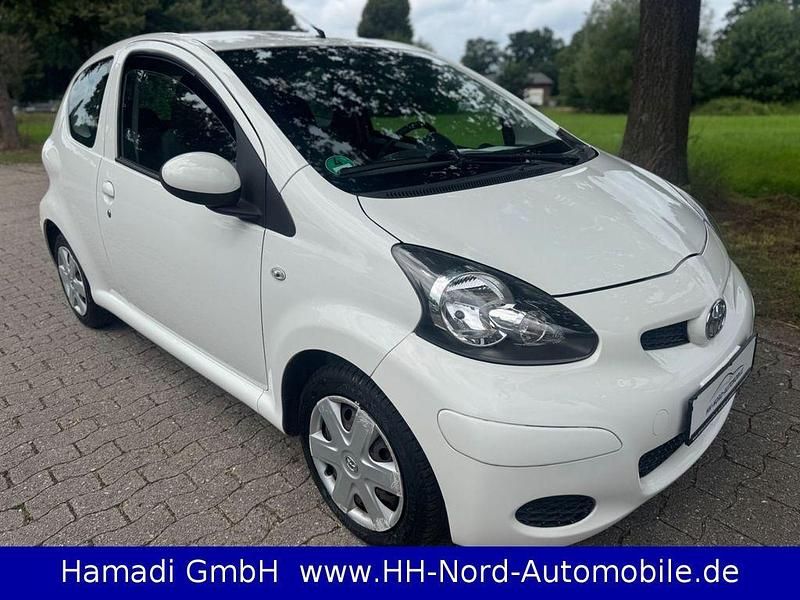 Weiß Gebraucht 2011 Toyota Aygo Cool Kleinwagen | 3.650 € (Etwas zu teuer) - Bild 1/4