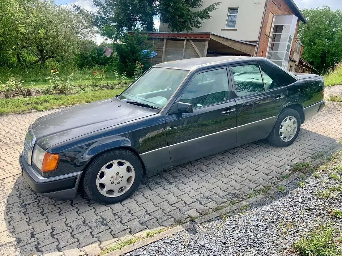 Gebraucht Mercedes 300 147 PS (108 kW) 1992 Schwarz Limousine