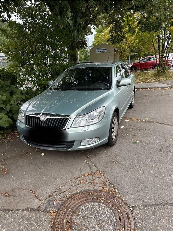 Grün Gebraucht 2009 Skoda Octavia Ambiente Kombi | 4.290 € (Fairer Preis) - Bild 1/4