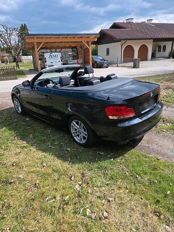 Gebraucht BMW 118 Cabriolet 143 PS (105 kW) 2011 Schwarz Cabrio