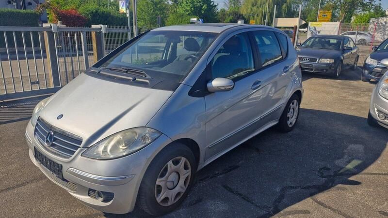 Silber Gebraucht 2005 Mercedes A180 Avantgarde Limousine | 500 € (Superpreis) - Bild 1/4