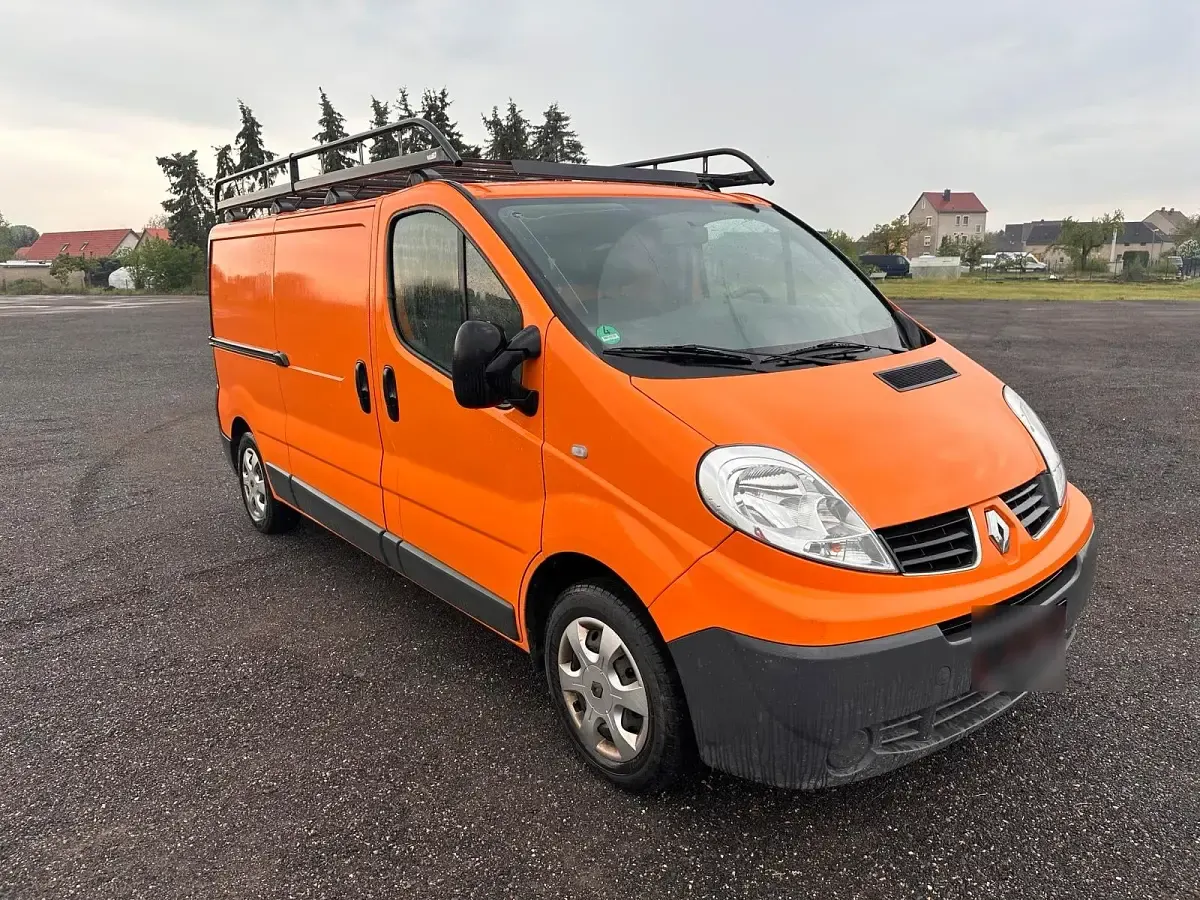 Gebraucht Renault Trafic 114 PS (83 kW) 2011 Orange Van / Kleinbus