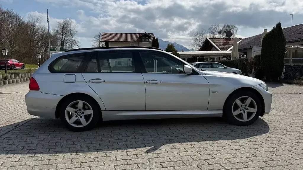 Gebraucht BMW 320 184 PS (135 kW) 2012 Silber Limousine