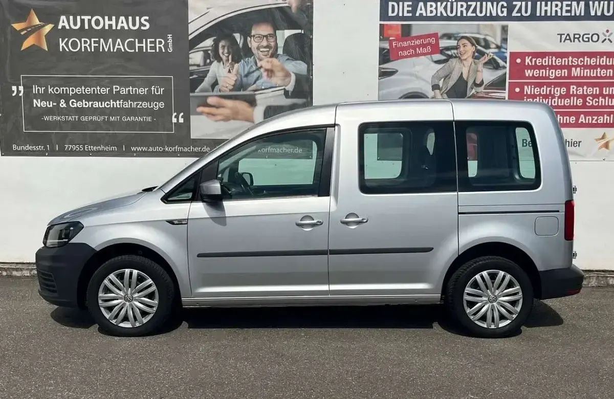Gebraucht VW Caddy Trendline 125 PS (91 kW) 2015 Silber Van / Kleinbus