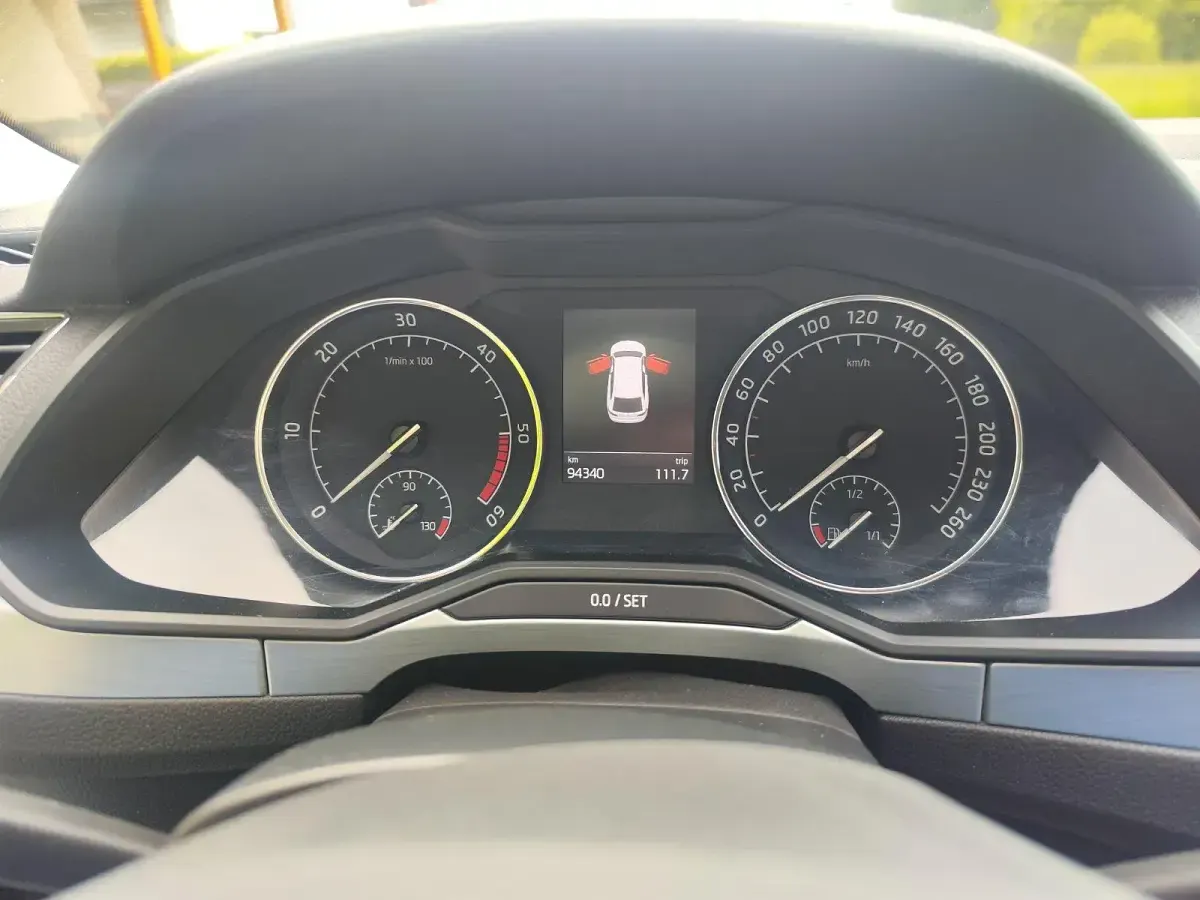 Gebraucht Skoda Superb 150 PS (110 kW) 2018 Schwarz Kombi