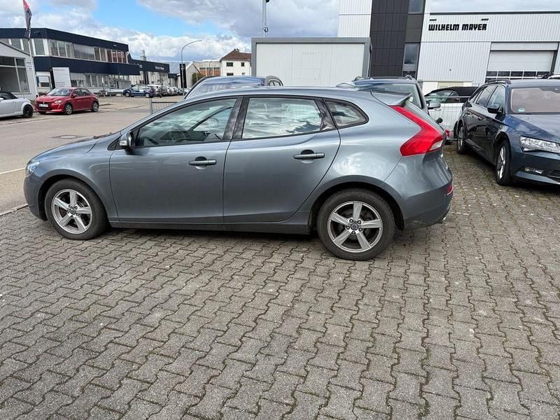 Gebraucht Volvo V40 Kinetic 150 PS (110 kW) 2014 Grau Limousine