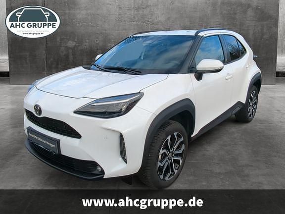Schneeweiß Gebraucht 2024 Toyota Yaris Hybrid Plus | 24.990 € (Superpreis) - Bild 1/4