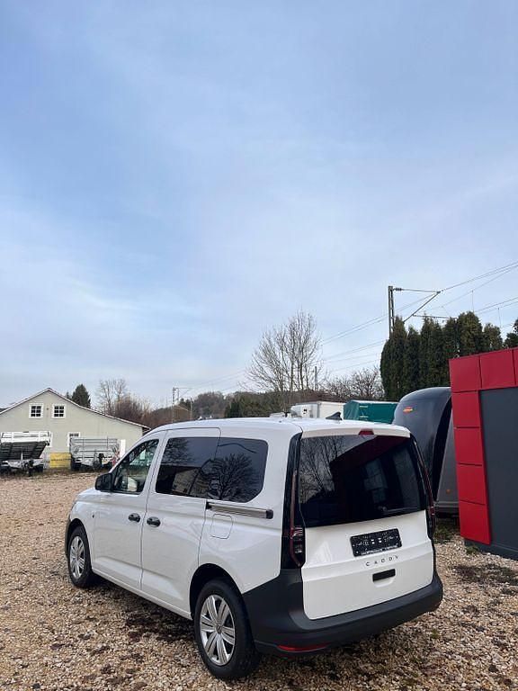 Gebraucht VW Caddy Basis 122 PS (89 kW) 2022 Candyweiß Van / Kleinbus