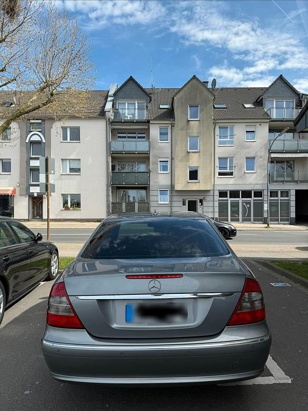 Gebraucht Mercedes E300 211 PS (155 kW) 2009 Grau Limousine